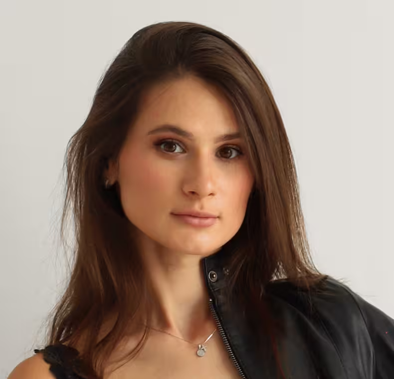 photo of Violetta Y. web designer VibeStyle