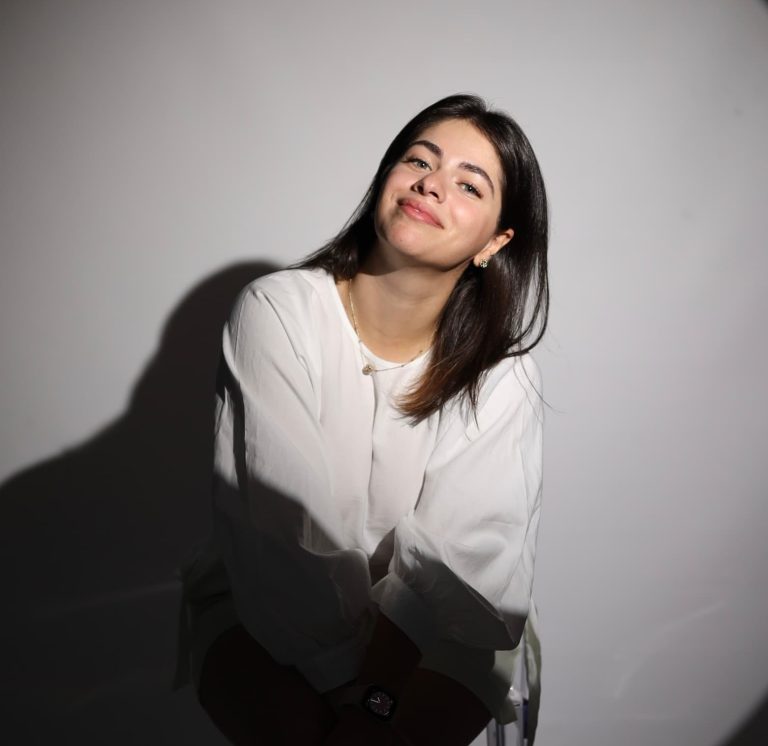photo of Farida. project manager VibeStyle